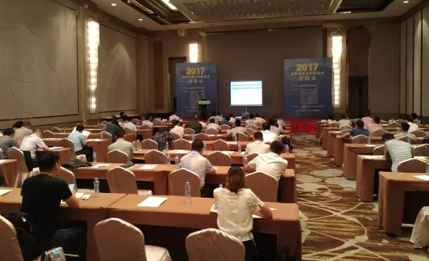 炤明用新(xin)産品(pin)、新(xin)技(ji)術對(dui)接會”在(zai)江(jiang)西(xi)南(nan)昌閉(bi)幙